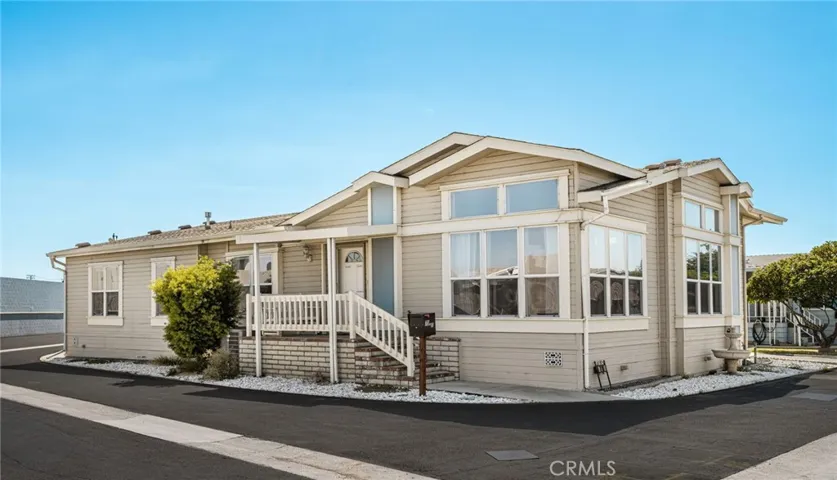 Welcome to 70 Cherry Via, Triple-Wide Corner Lot.