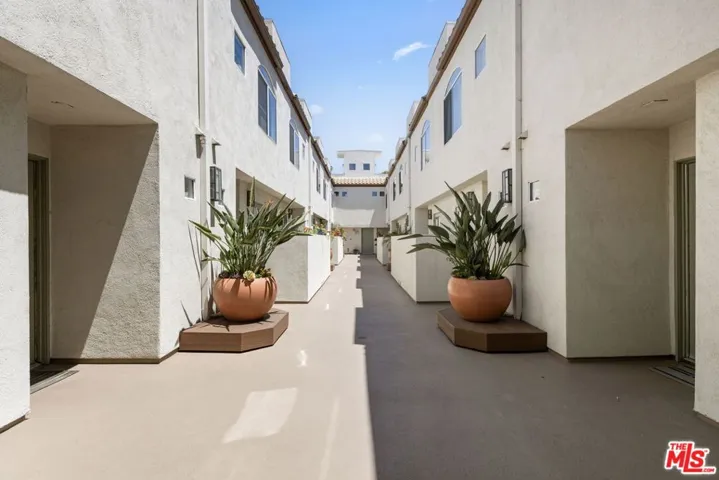 716 Maltman Avenue 2, Los Angeles, California 90026 — photo 4