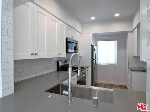 1900 Silver 207, Los Angeles, California 90039 — photo 4