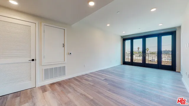 1070 S Bedford Street 301, Los Angeles, California 90035 — photo 5