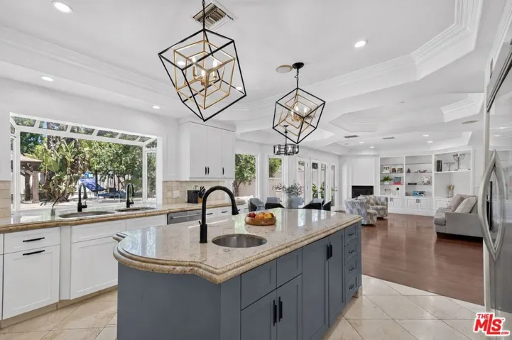 5230 Teesdale Avenue, Los Angeles, California 91607 — photo 5
