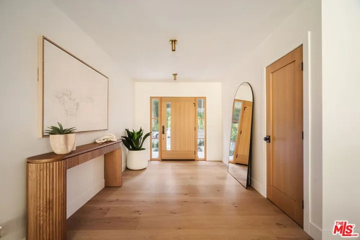 1902 Roscomare Road, Los Angeles, California 90077 — photo 4