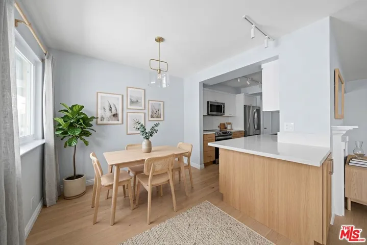 1262 S Barrington Avenue 304, Los Angeles, California 90025 — photo 5