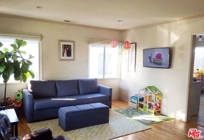 7935 Westlawn Avenue, Los Angeles, California 90045 — photo 4