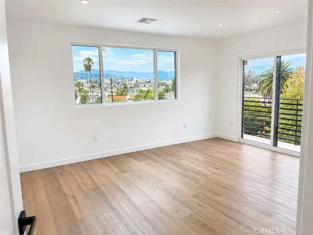 563 N Mariposa Avenue 565-b, Los Angeles, California 90004 — photo 5
