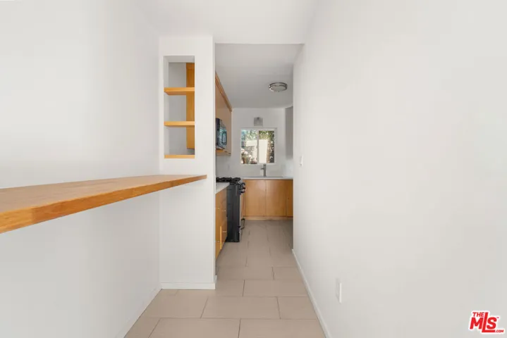 6915 De Longpre Avenue, Los Angeles, California 90028 — photo 4