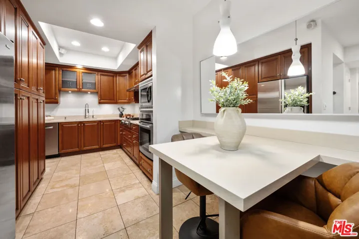 11863 Darlington Avenue 110, Los Angeles, California 90049 — photo 5