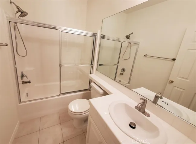 Bathroom 2 in Bedroom 2