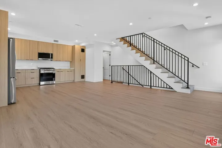 11302 Collins Street 1a, Los Angeles, California 91601 — photo 5