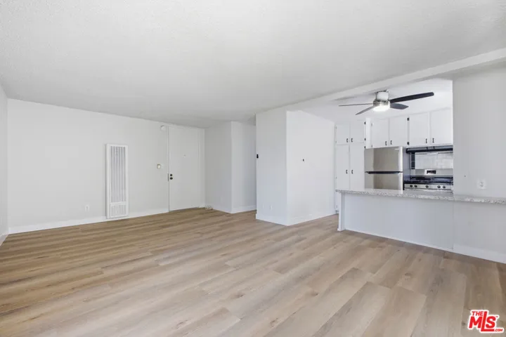 1353 S Carmelina Avenue 122, Los Angeles, California 90025 — photo 5
