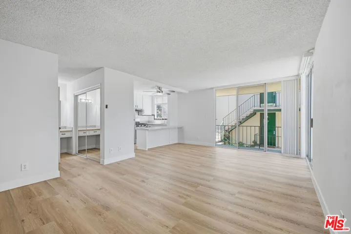 1353 S Carmelina Avenue 122, Los Angeles, California 90025 — photo 4