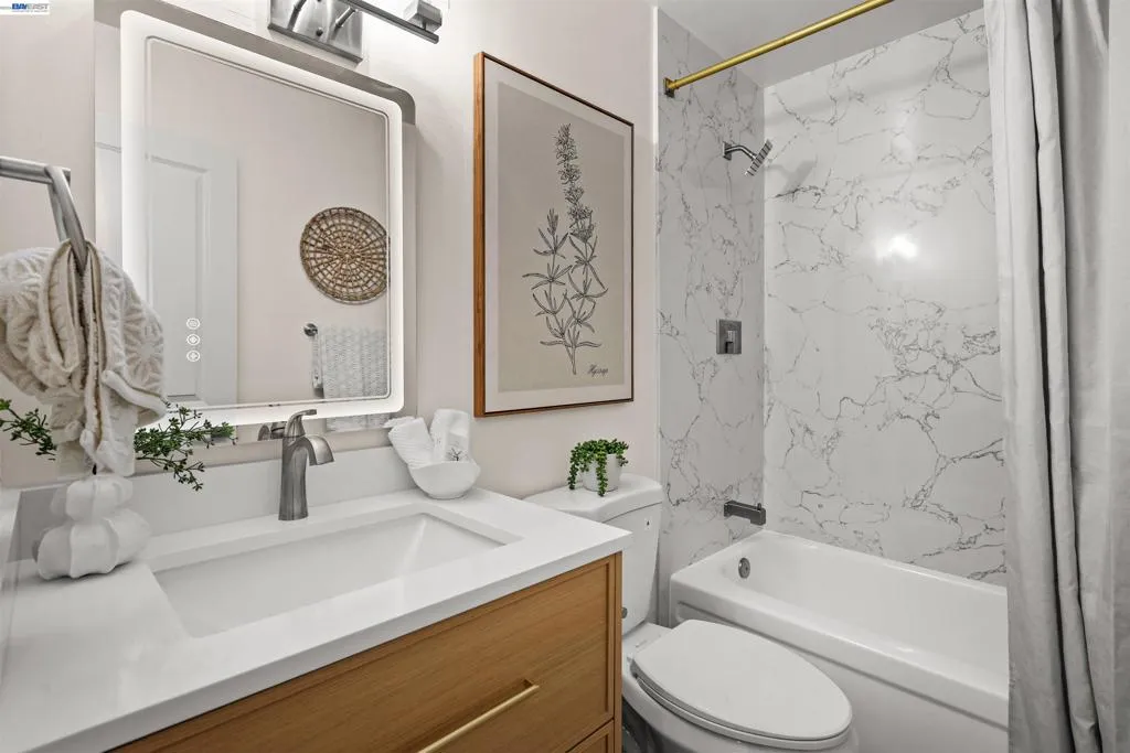Secondary Hallway Bathroom with Tub Secondary Hallway Bathroom with Tub
