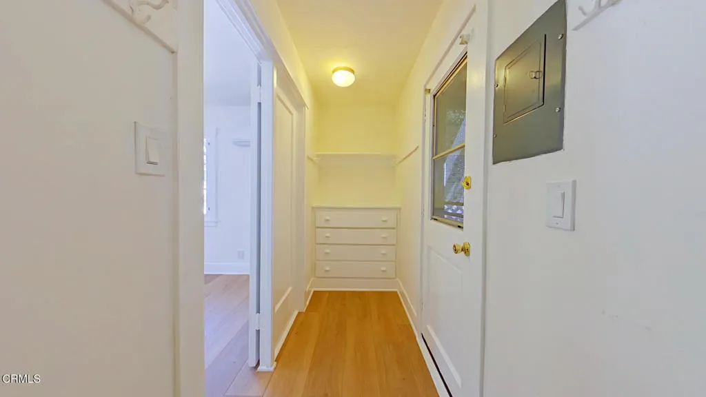 04 Closet 04 Closet