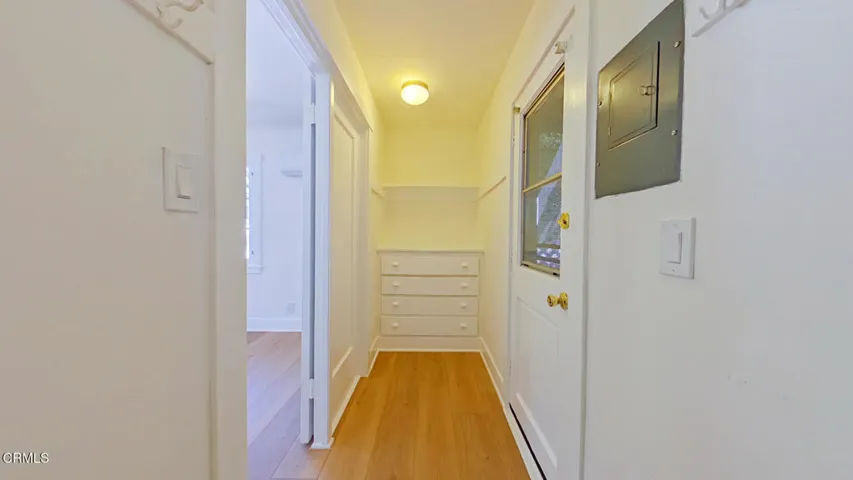 04 Closet