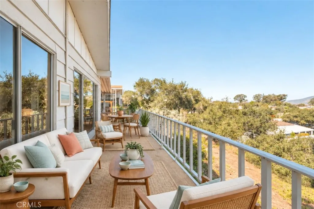 Virtually staged & enhanced deck