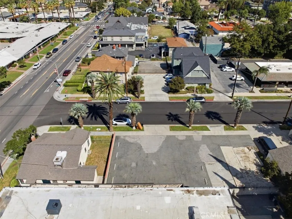 Large parking spaces Large parking spaces