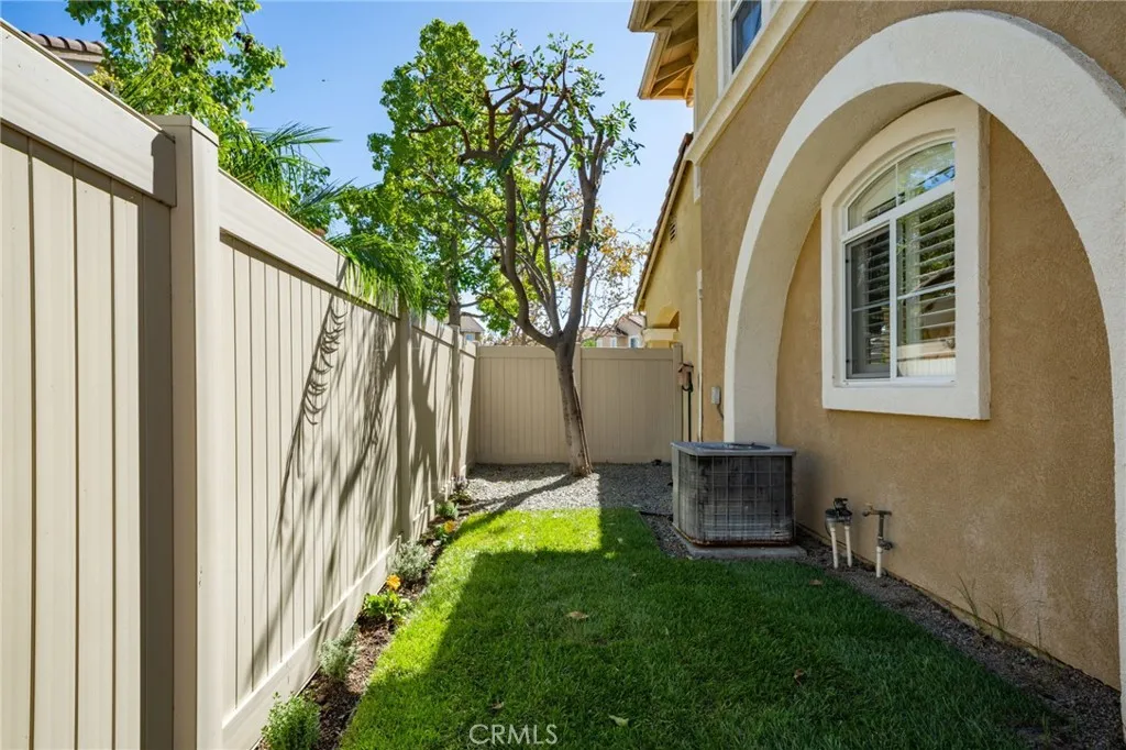 Oversized Side Yard Open Space and Pet Friendly. Oversized Side Yard Open Space and Pet Friendly.