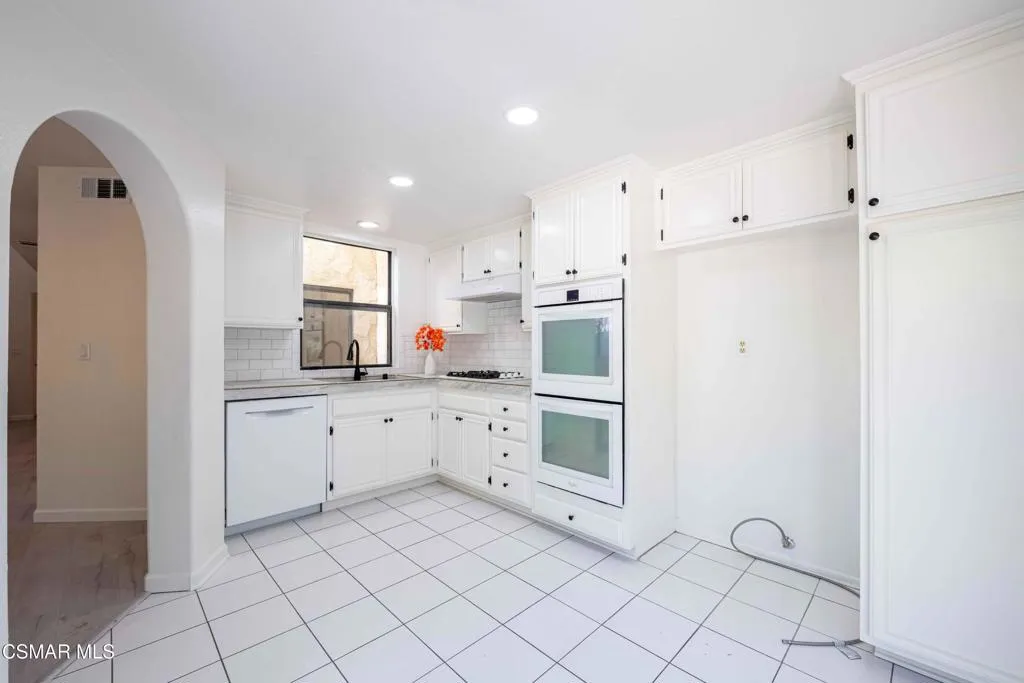 29751StrawberryHillDr 7 29751StrawberryHillDr 7