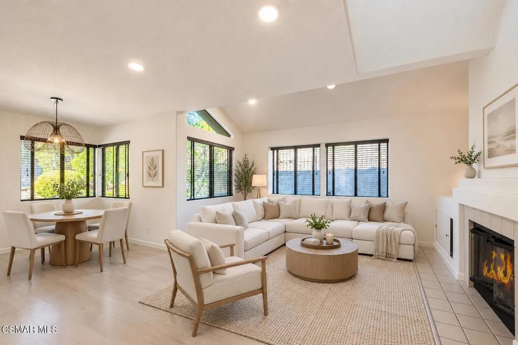 Bright Neutral Open-Plan Living Space Bright Neutral Open-Plan Living Space