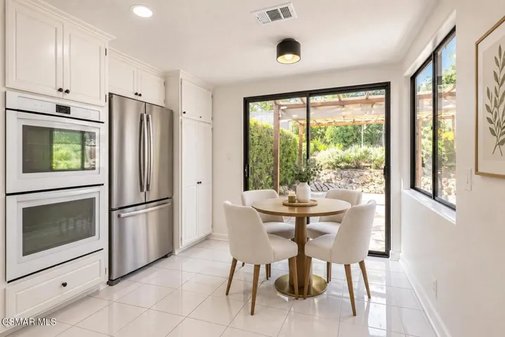 Bright Modern Kitchen Breakfast Nook cop