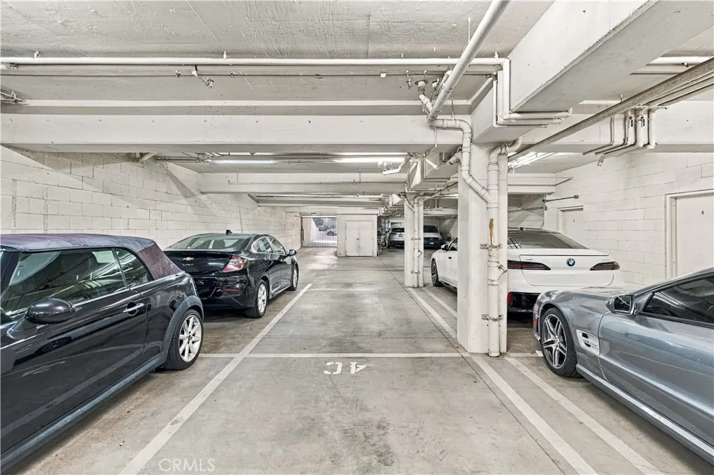 Tandem parkin #4 with 2 spots, Tandem parkin #4 with 2 spots,