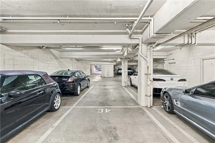 Tandem parkin #4 with 2 spots,