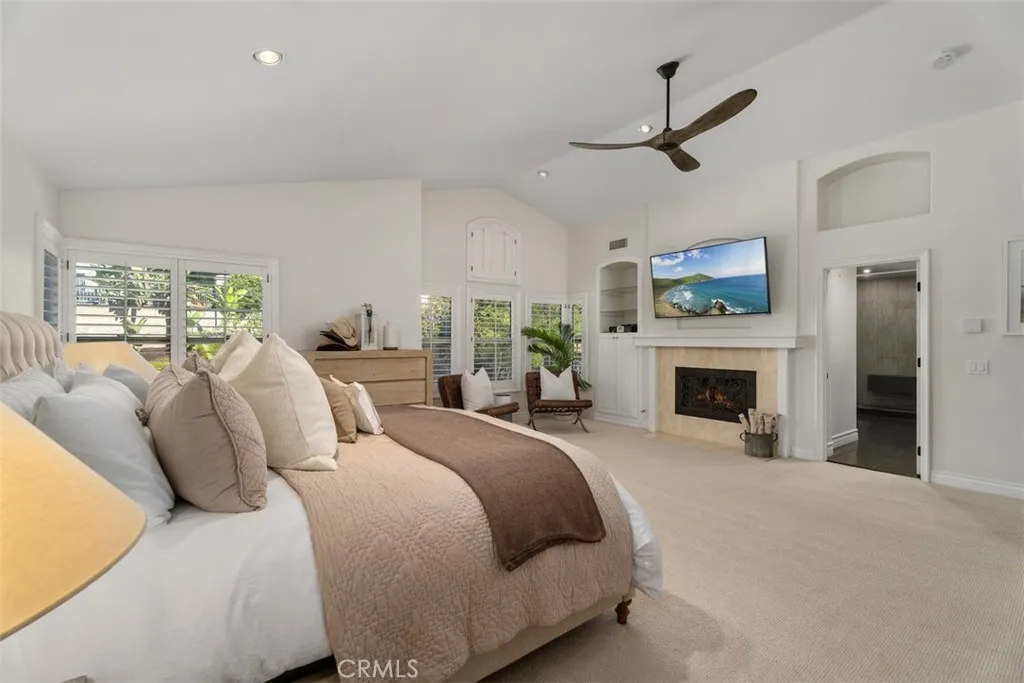 TV has virtual image, Fireplace has virtual fire
