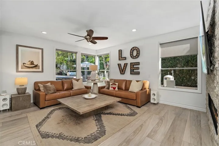 TV has virtual image, Fireplace has virtual fire