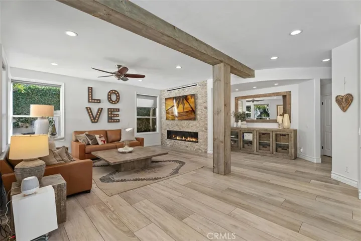 TV has virtual image, Fireplace has virtual fire