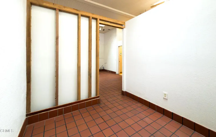 4b Good Food windor room facing kitchen