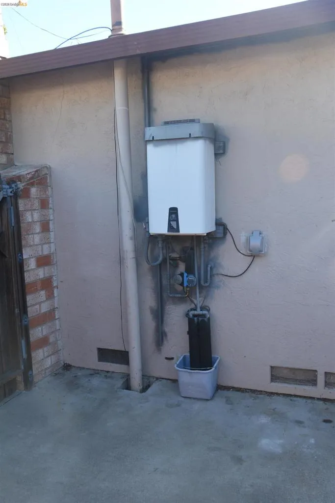 Tankless water heater