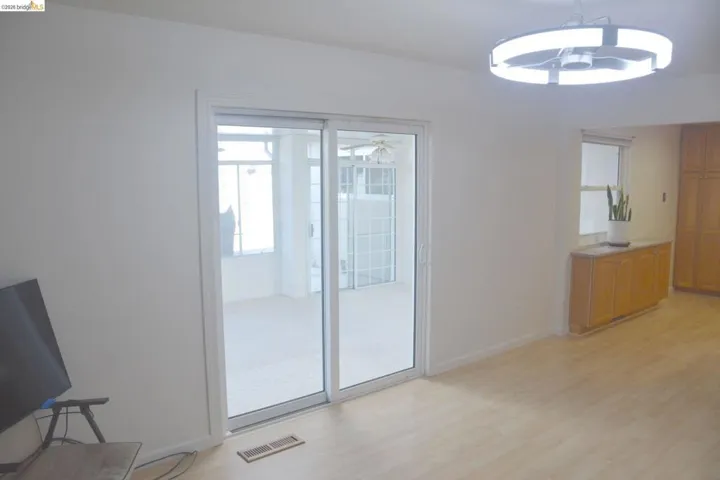 Silder to California room