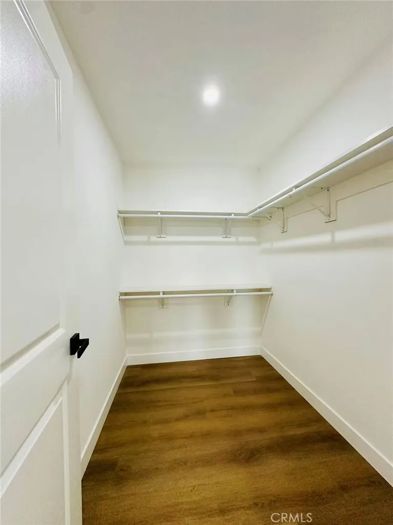 master bedroom walking closet