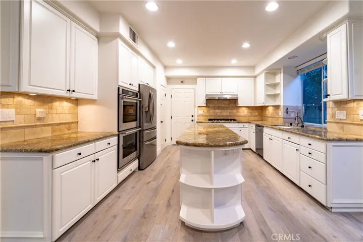 Nice and spacious kitchen