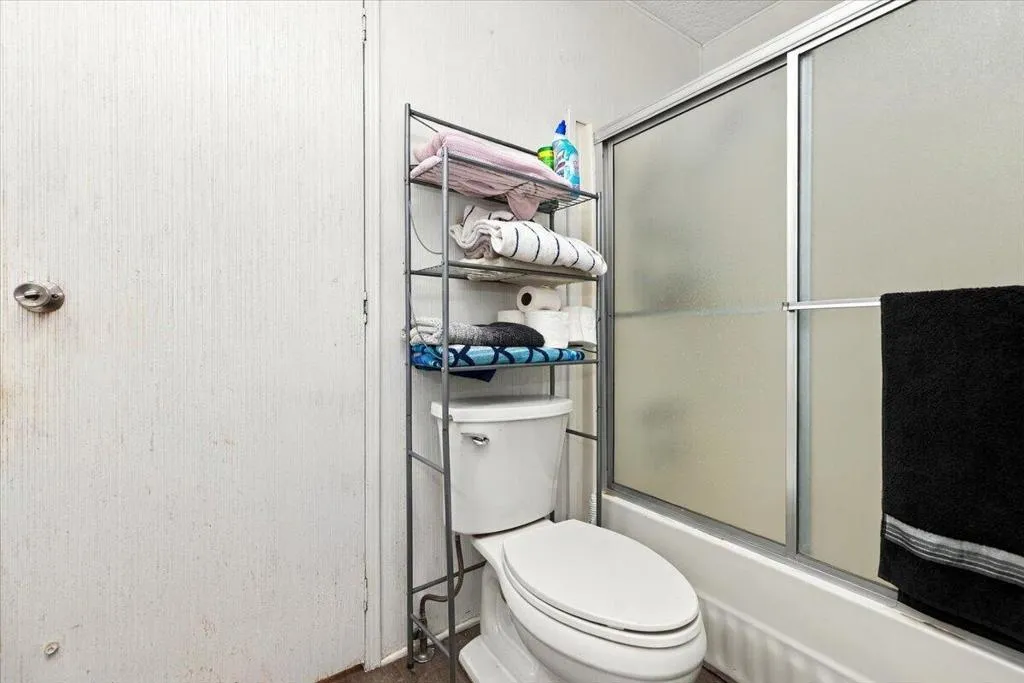 34-Bathroom 34-Bathroom