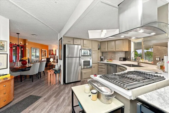 28-Kitchen