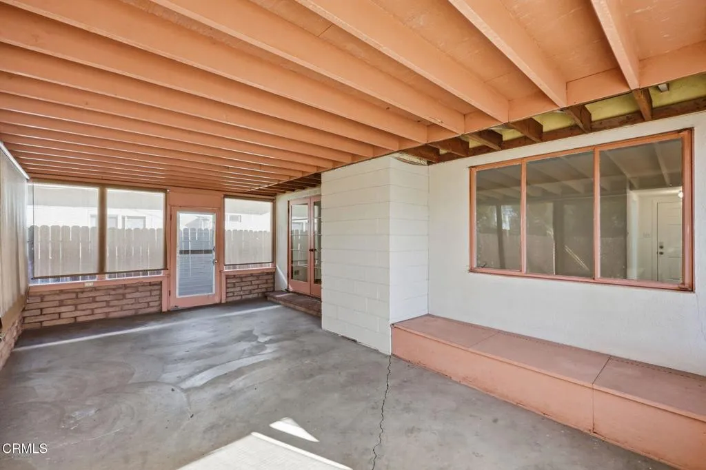 34-web-or-mls-124_Moultrie_Pl_Santa_Paul 34-web-or-mls-124_Moultrie_Pl_Santa_Paul