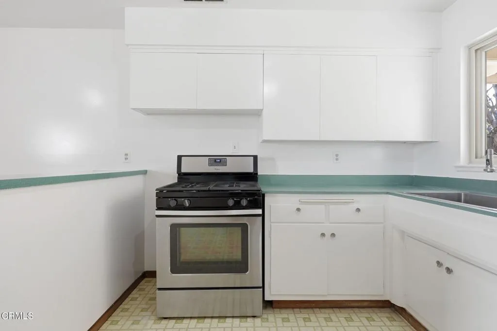 16-web-or-mls-124_Moultrie_Pl_Santa_Paul 16-web-or-mls-124_Moultrie_Pl_Santa_Paul