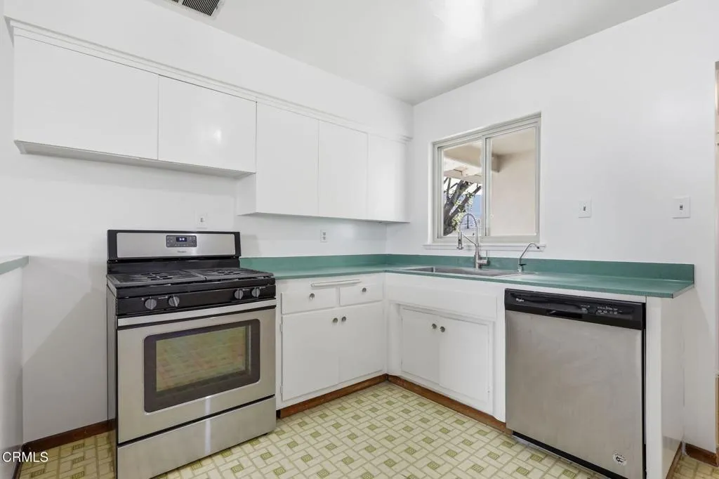 18-web-or-mls-124_Moultrie_Pl_Santa_Paul 18-web-or-mls-124_Moultrie_Pl_Santa_Paul
