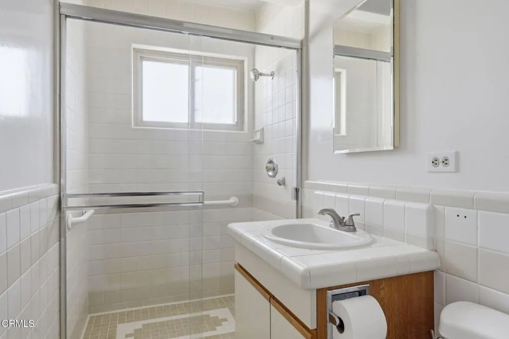 25-web-or-mls-124_Moultrie_Pl_Santa_Paul 25-web-or-mls-124_Moultrie_Pl_Santa_Paul