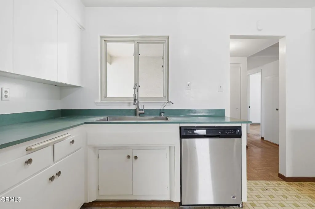 17-web-or-mls-124_Moultrie_Pl_Santa_Paul 17-web-or-mls-124_Moultrie_Pl_Santa_Paul