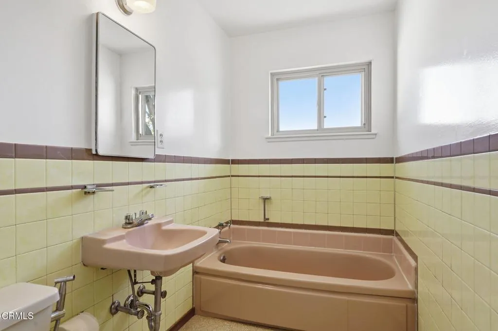 28-web-or-mls-124_Moultrie_Pl_Santa_Paul 28-web-or-mls-124_Moultrie_Pl_Santa_Paul