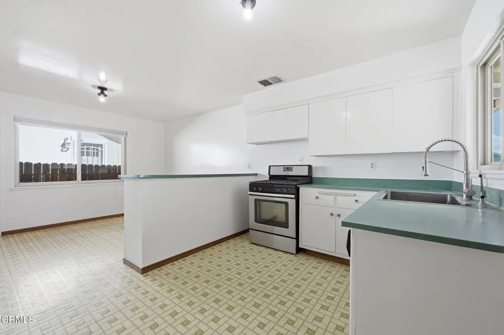 20-web-or-mls-124_Moultrie_Pl_Santa_Paul 20-web-or-mls-124_Moultrie_Pl_Santa_Paul