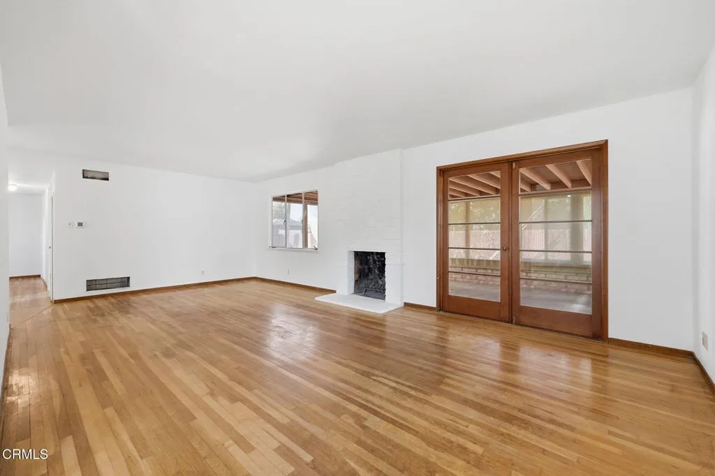 8-web-or-mls-124_Moultrie_Pl_Santa_Paula 8-web-or-mls-124_Moultrie_Pl_Santa_Paula