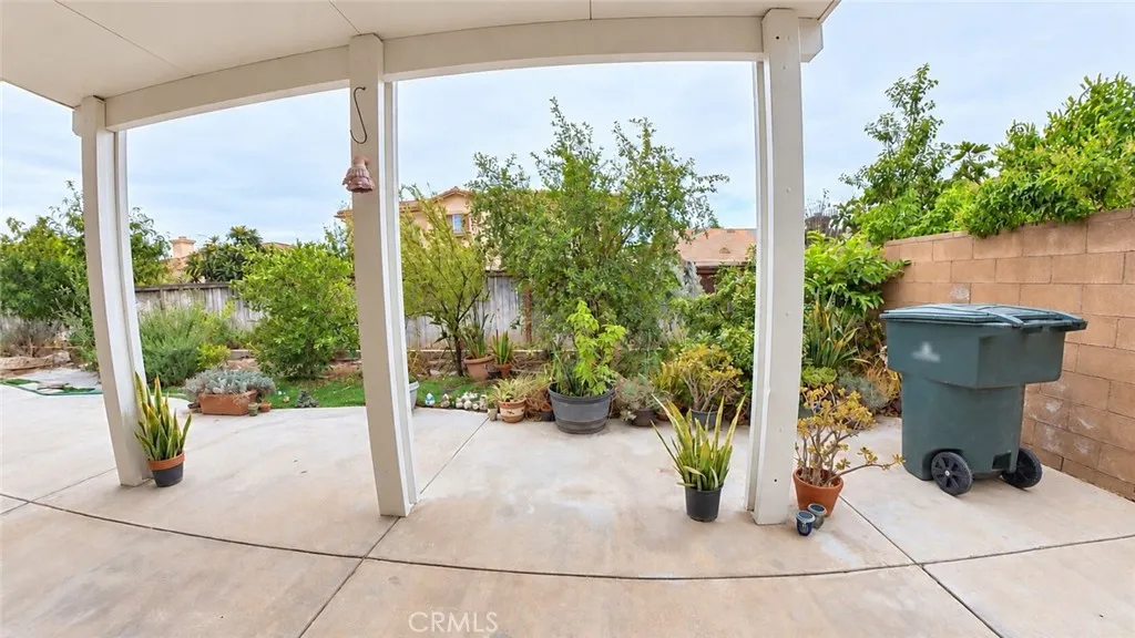 covered backyard patio