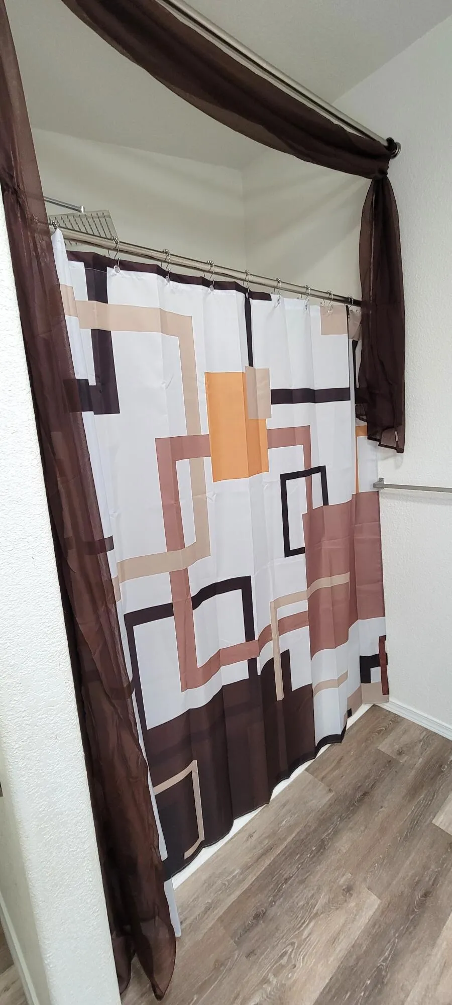 GUEST SHOWER