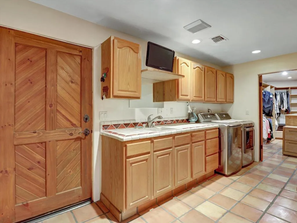 25-72952 Cabazon Peak Dr-25