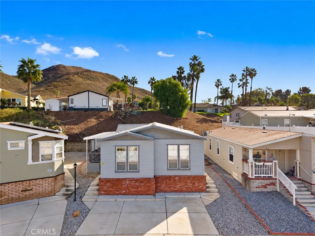 Front (Used AI only to remove real estate sign that was in front) Front (Used AI only to remove real estate sign that was in front)