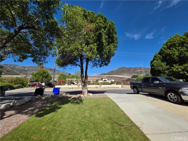 Spectacular view out your front door.