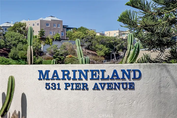 Exceptional location steps from restaurants and shops, and tucked into a wonderful neighborhood.
